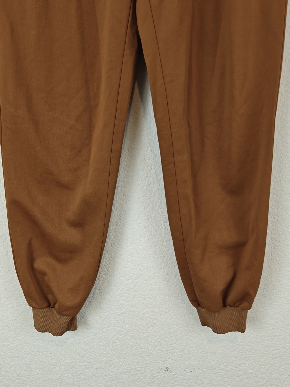 Alice + Olivia “Pete” Camel Jogger Pants Luxe Casual Chic Effortless Evelvated S - Picture 2 of 10